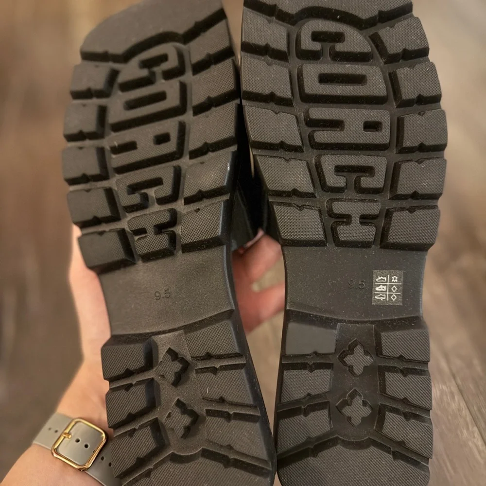 Coach Square Toe Black Leather Slides - Picture 3 of 3